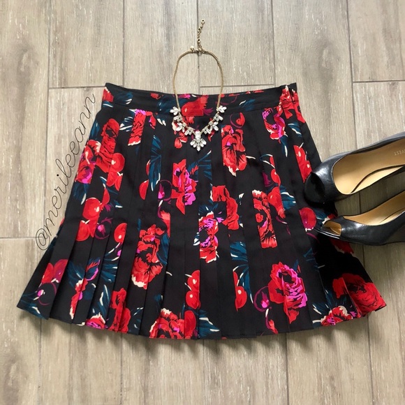Dkny Dresses & Skirts - NWOT DKNY Floral Pleated Skirt Red Black